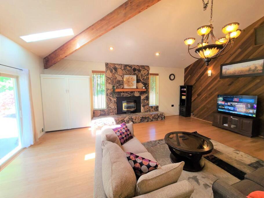 The Hideaway Villa Порт Анджелес Екстериор снимка